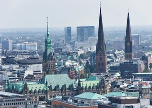 Hamburg von oben, zu sehen ist das Rathaus.