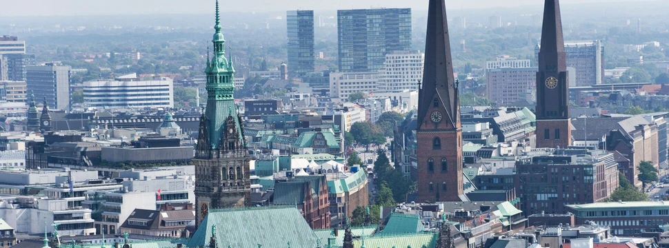 Hamburg von oben, zu sehen ist das Rathaus.