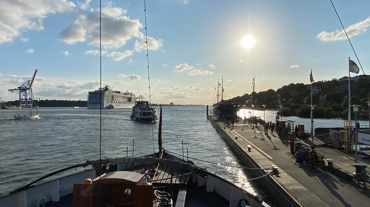 Galerie-Bild 2: Elbblick vom Museumshafen Övelgönne