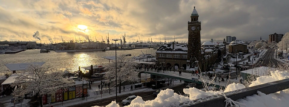 Wintereinbruch-in-Hamburg-Schnee-Eis-und-extremes-Winterwetter