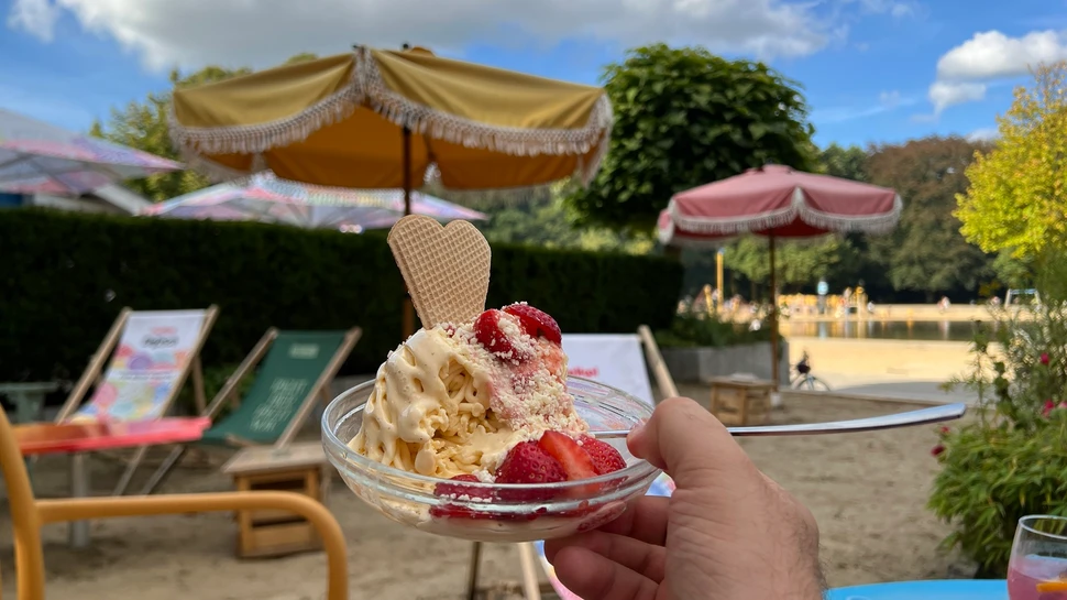 Villa Vanilla am Planschbecken im Stadtpark Hamburg mit Spaghettieis