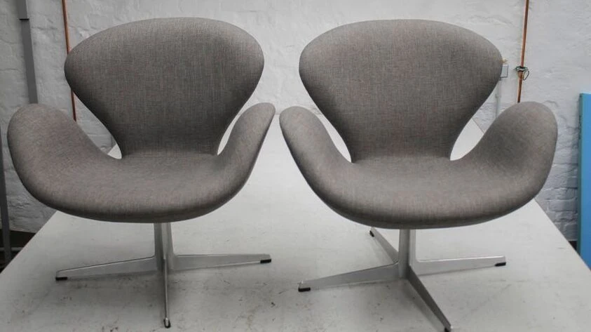 2 Polstersessel in Grau