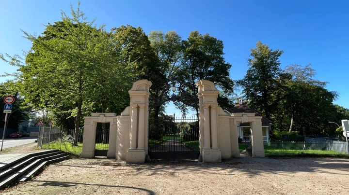 Galerie-Bild 2: Eingangstor zum Jenischpark