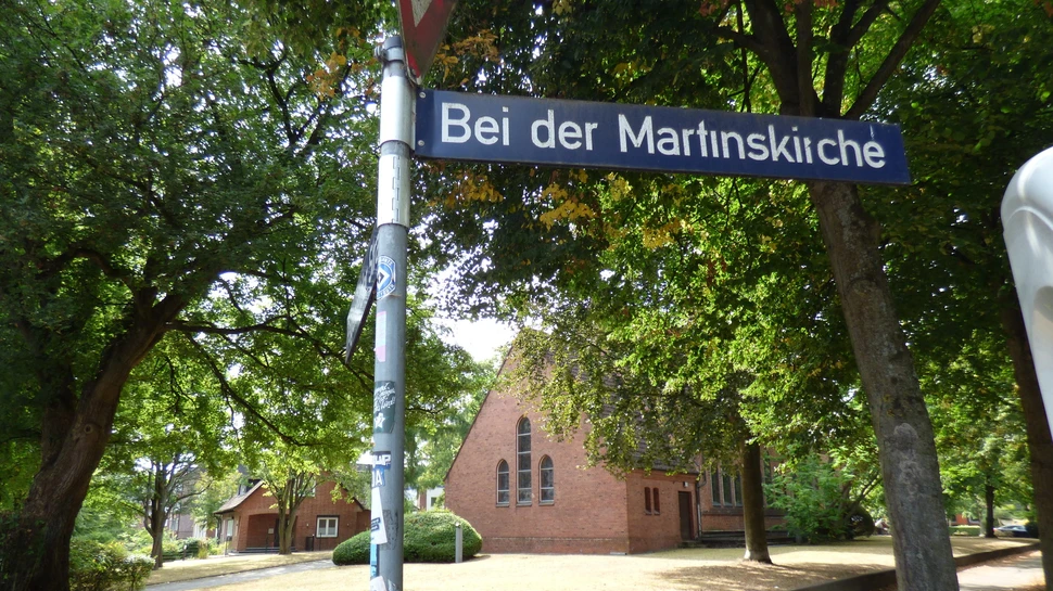 Martinskirche in Horn und Straßenschild