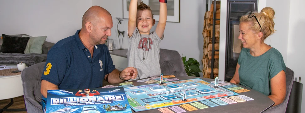 Familie spielt Billionaire Basisversion, © little big things GmbH