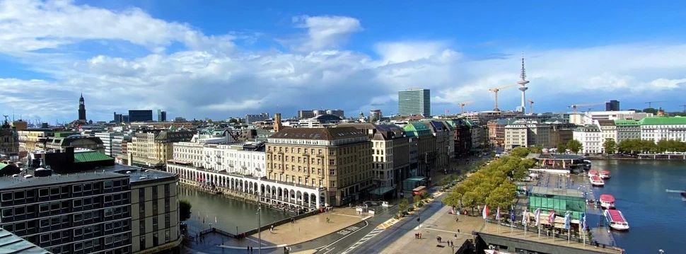 Blick vom Dach der Europapassage auf den Jungfernstieg, Rathausmarkt, Alsterfleet und die Binnenalster