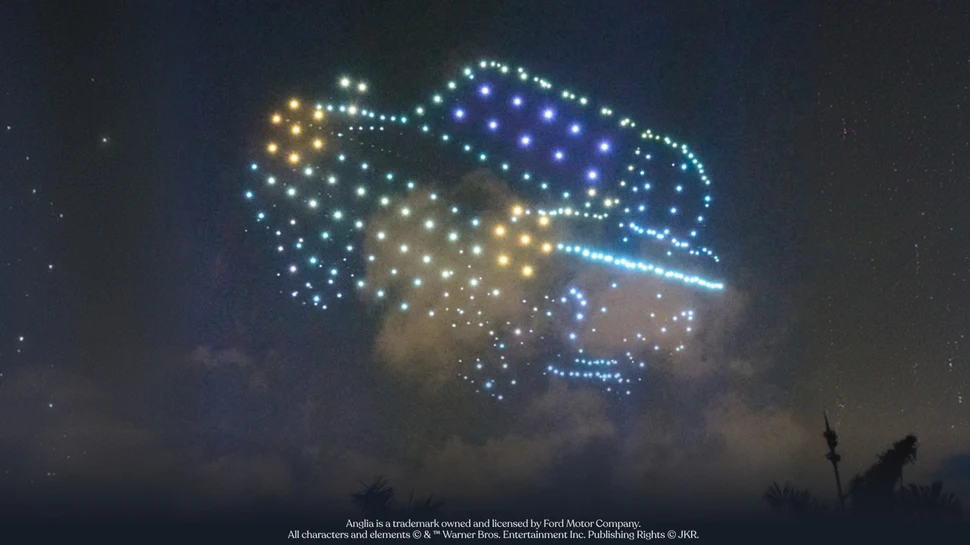 DroneArt Show Harry Potter™ mit bunten Lichtern in Form eines Autos