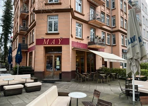 Café May Außenansicht auf das Cafe