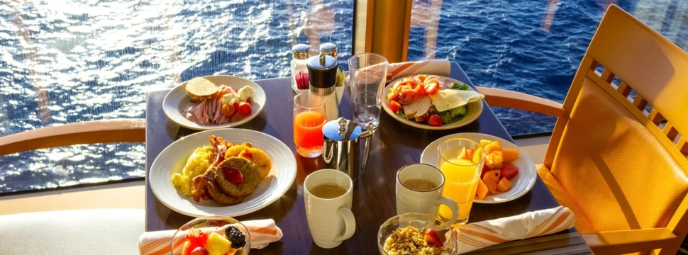 Frühstück am Wasser