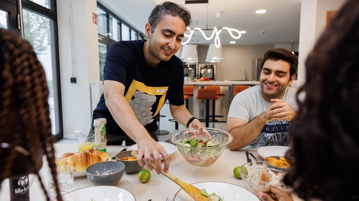 Galerie-Bild 4: In der Community Kitchen im THE FIZZ trifft man Gleichgesinnte.
