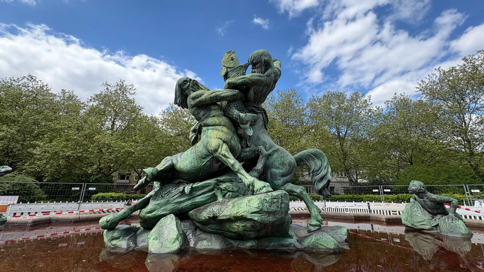 Stuhlmannbrunnen mit Figuren