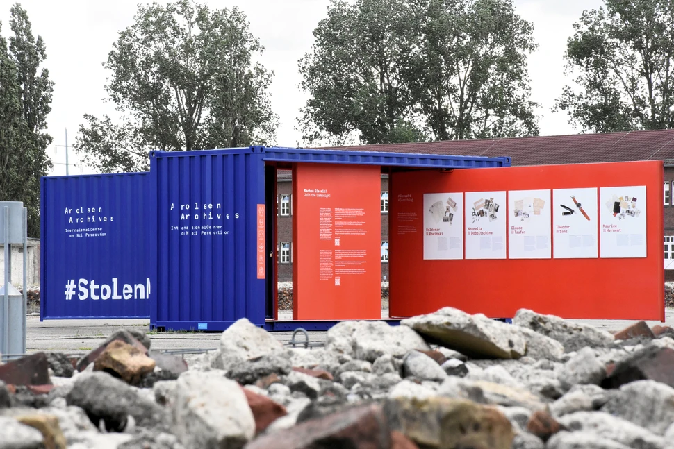 Der Ausstellungscontainer in der KZ-Gedenkstätte Neuengamme Der Ausstellungscontainer in der KZ-Gedenkstätte Neuengamme