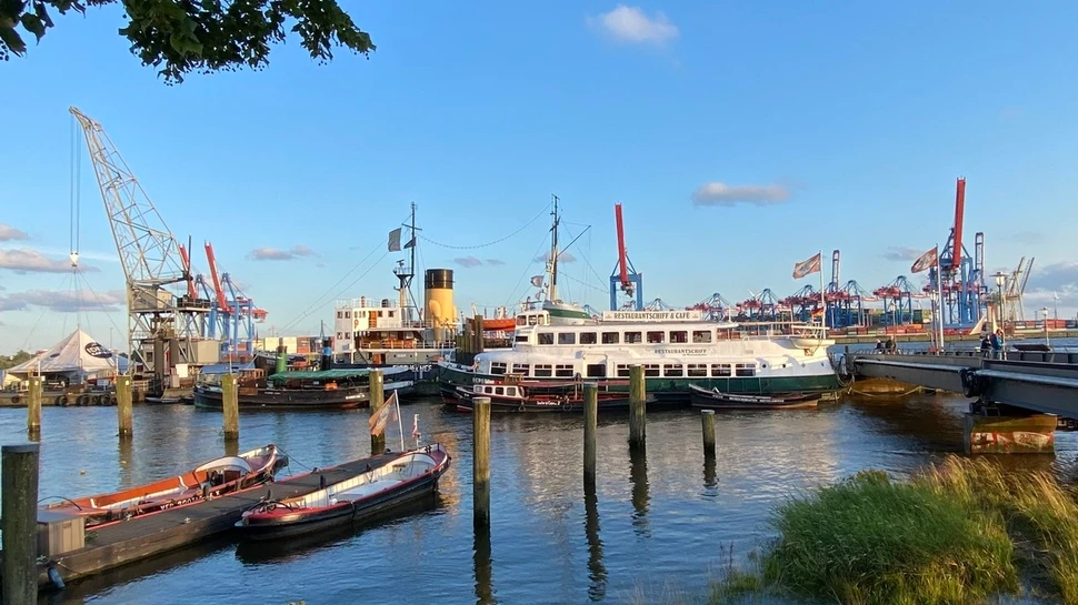 Schiffe im Museumshafen Oevelgönne e. V.