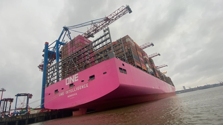 Galerie-Bild 2: Heck des japanischen Containerschiffs ONE