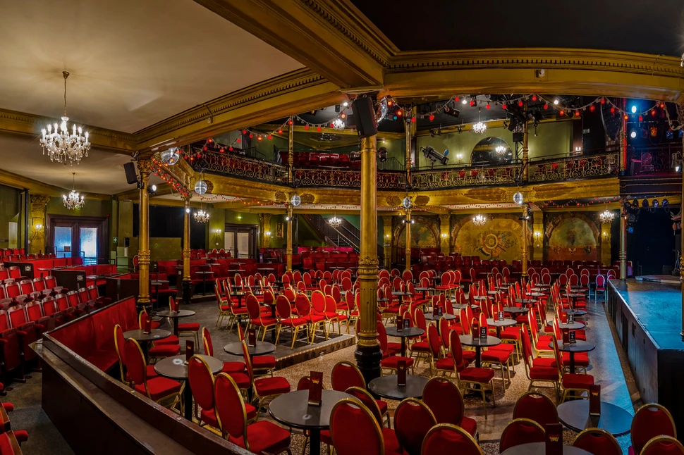 Schmidts TIVOLI Saal