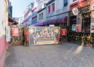 Eingangstor zur Herbertstraße, © iStock.com/obsonPL