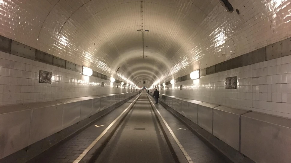 Alter Elbtunnel Innenansicht