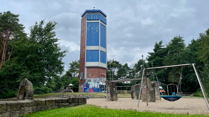 Galerie-Bild 2: Klettern am Desy-Turm im Volkspark