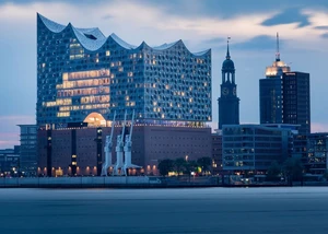 Die Elbphilharmonie bei Nacht
