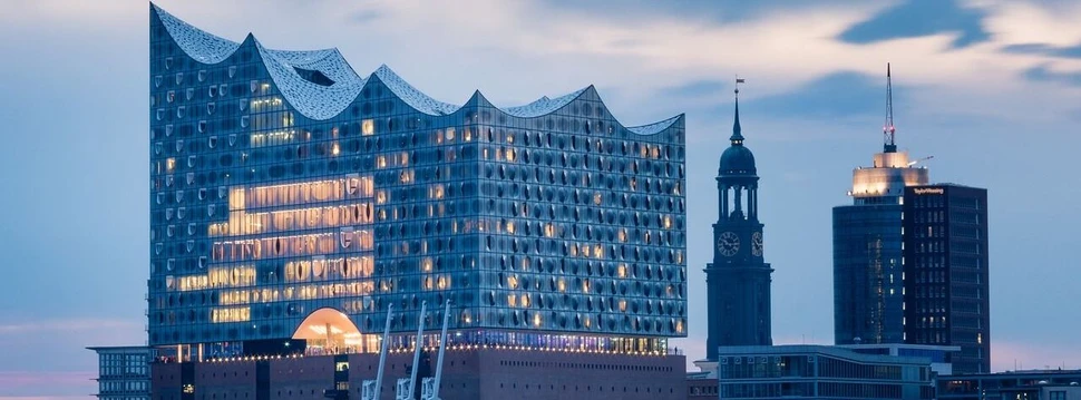 Die Elbphilharmonie bei Nacht