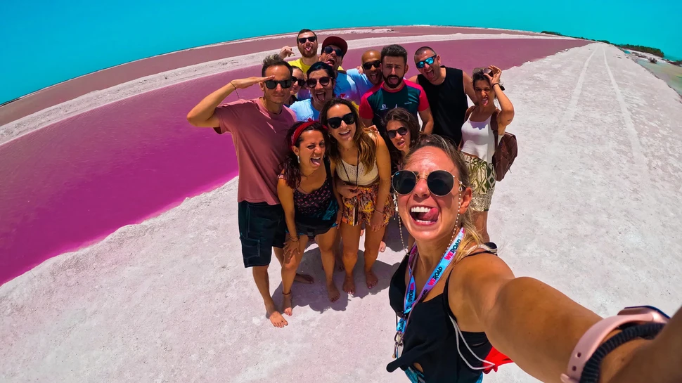 eine Gruppe junger Leute bei einer Urlaubsreise in Mexico