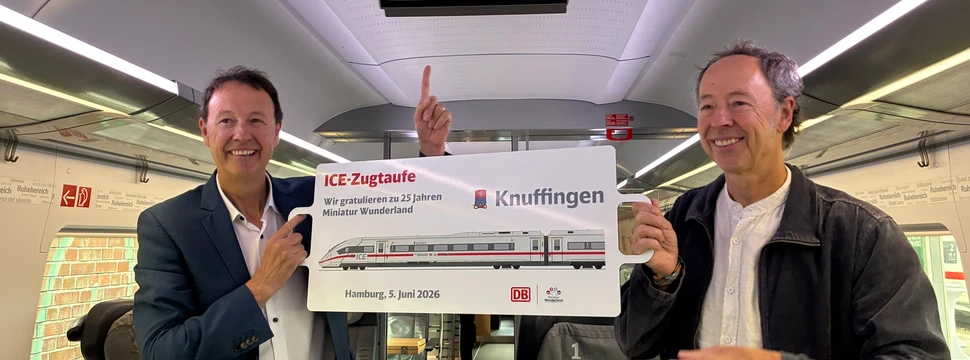Gerrit und Frederik Braun bei der Taufe des ICE "Knuffingen"