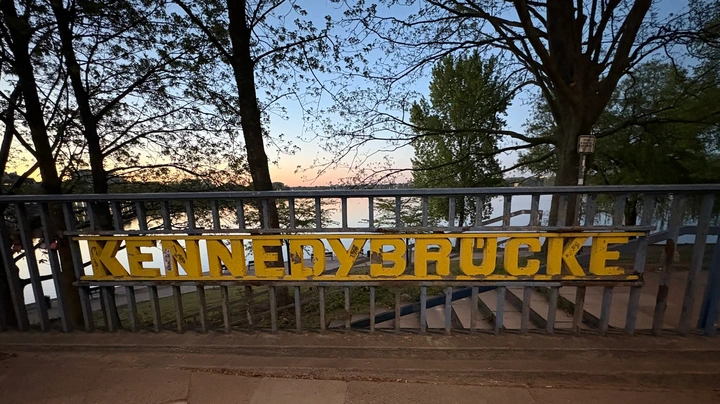 Galerie-Bild 2: Kennedybrücke an der Außenalster