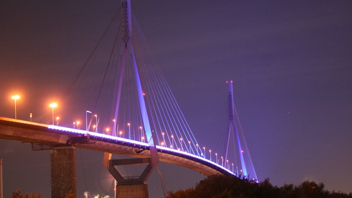 Galerie-Bild 1: Köhlbrandbrücke bei Nacht