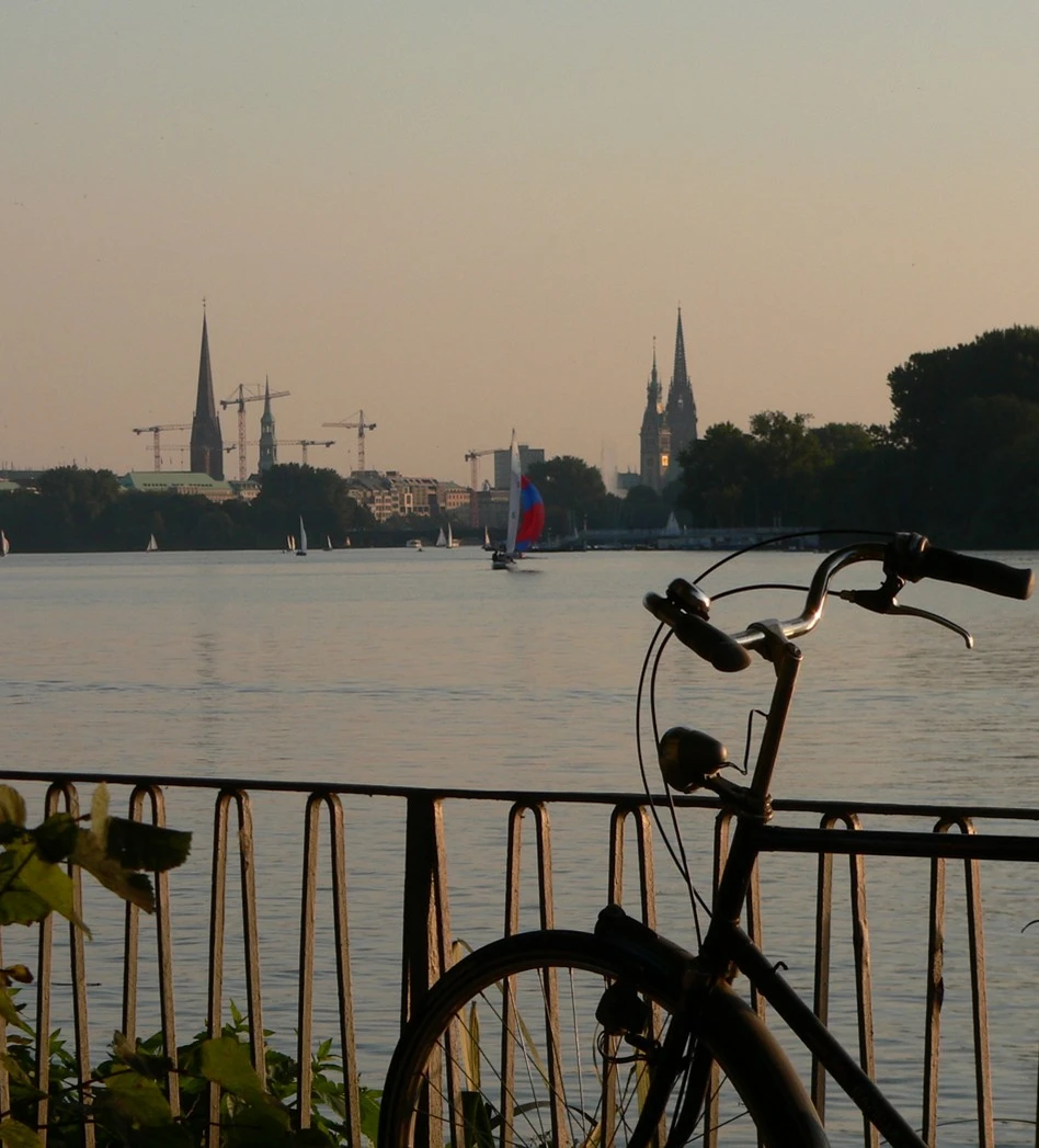 Fahrrad vor der Elbe Fahrrad vor der Elbe