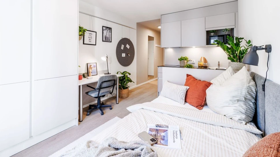 hell möbliertes Zimmer im THE FIZZ Apartment