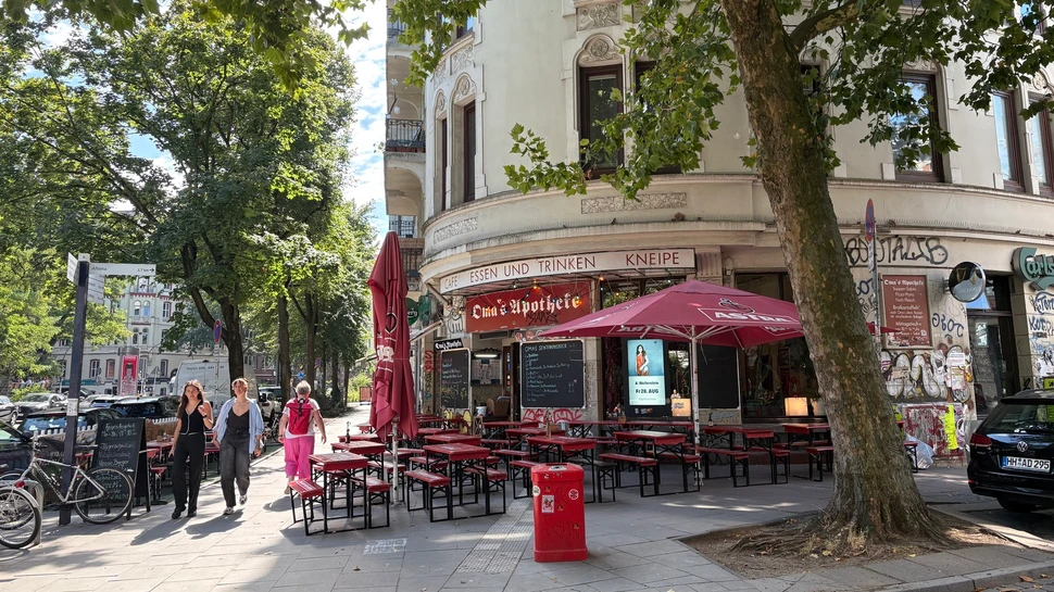 Eckkneipe mit Terrasse