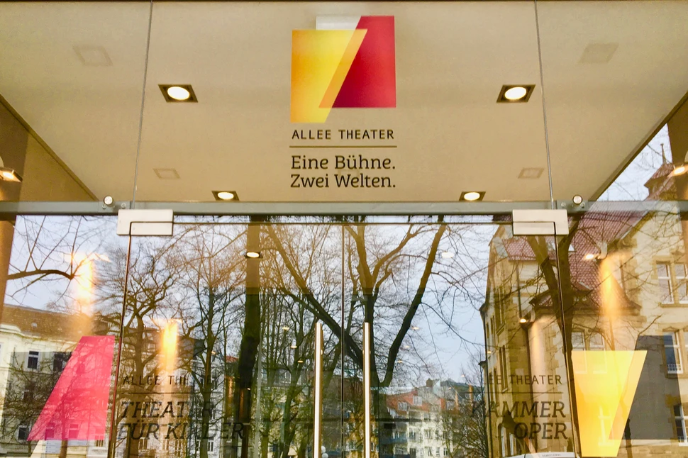 Allee Theater - Eingang