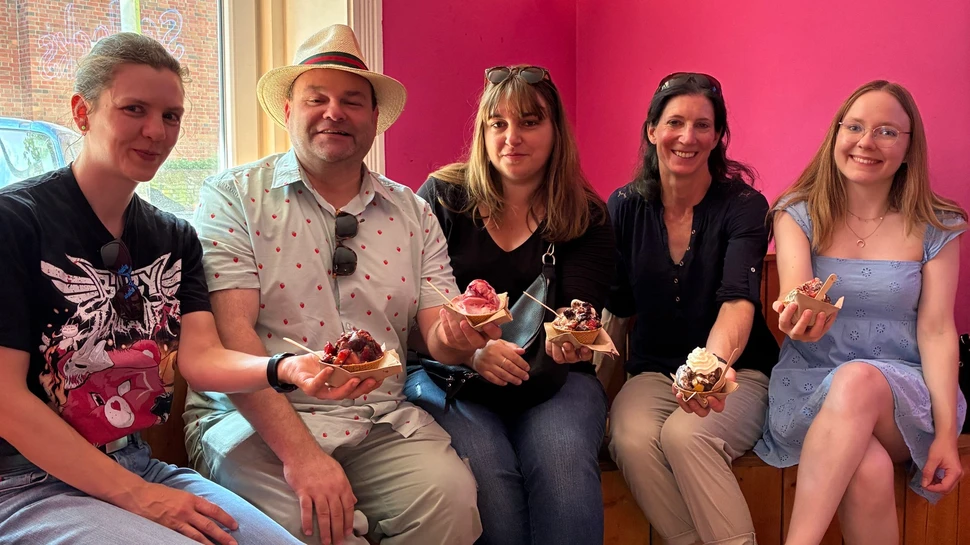 Redaktionsteam bei der Arbeit: Sandra Dalen, Christian Altstaedt, Chris-Lea Groth, Anja Rose & Annika Reinhard