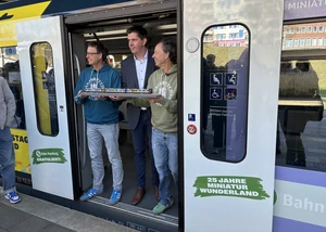 Hamburger S-Bahn im kunterbunten Miniatur Wunderland-Design