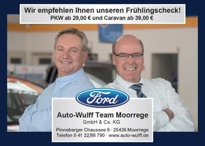 zwei Männer im Anzug gucken in die Kamera