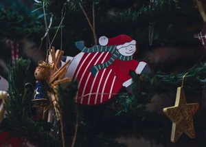 selbstgebastelte Weihnachtsbaum-Dekoration