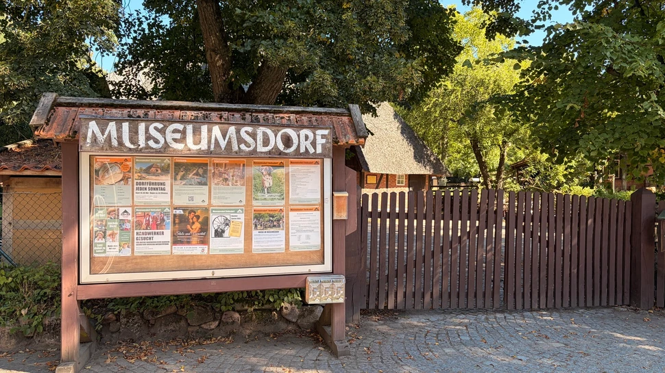 Infoschild zum Museumsdorf Volksdorf