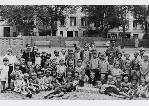 Das ‚Kinderparadies Sandkiste bei der Kreuzung Rübenkamp/Hufnerstraße (1928)
