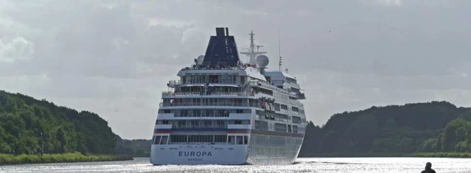 Von Hamburg aus in die Ferne, © Erich Westendarp / pixelio.de