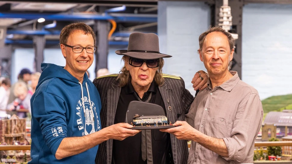 Udo Lindenberg zusammen mit Frederik Braun und Gerrit Braun im Miniatur Wunderland Hamburg