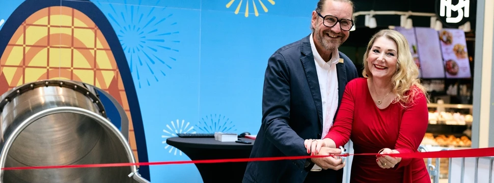 Karsten Bärschneider, Center Manager Europa Passage und Sandra Quadflieg eröffnen Riesenrutsche