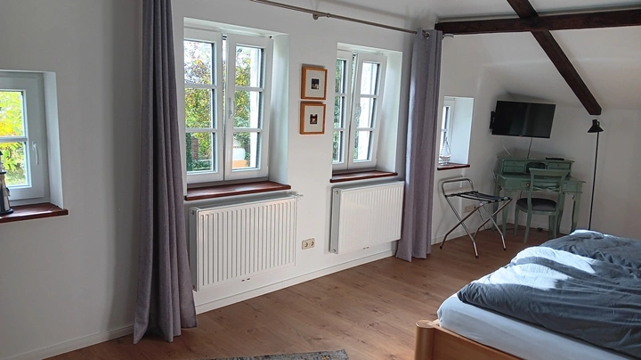Galerie-Bild 1: Schlafzimmer im Ferienhaus Möwe mit Doppelbett