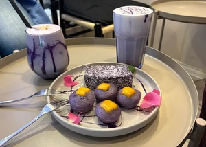 Lila Leckereien: Küchlein und Gebäck, Smoothie und Ube-Latte