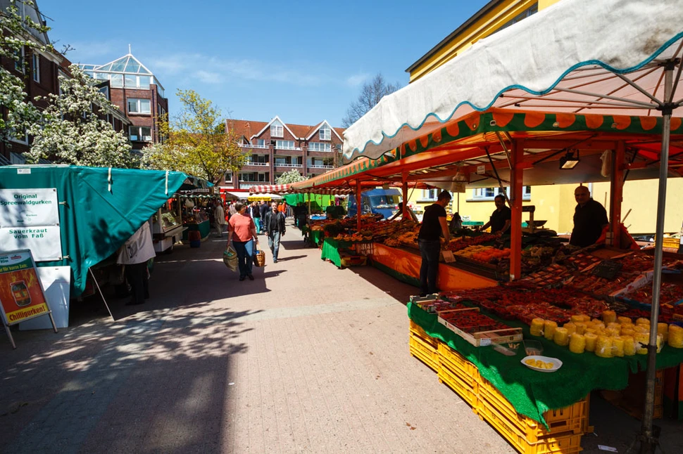 Wochenmarkt in der Alten Elbgaustraße