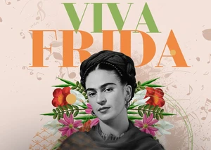schwarz-weiß Bild von Frida Kahlo mit dem Schriftzug VIVA FRIDA