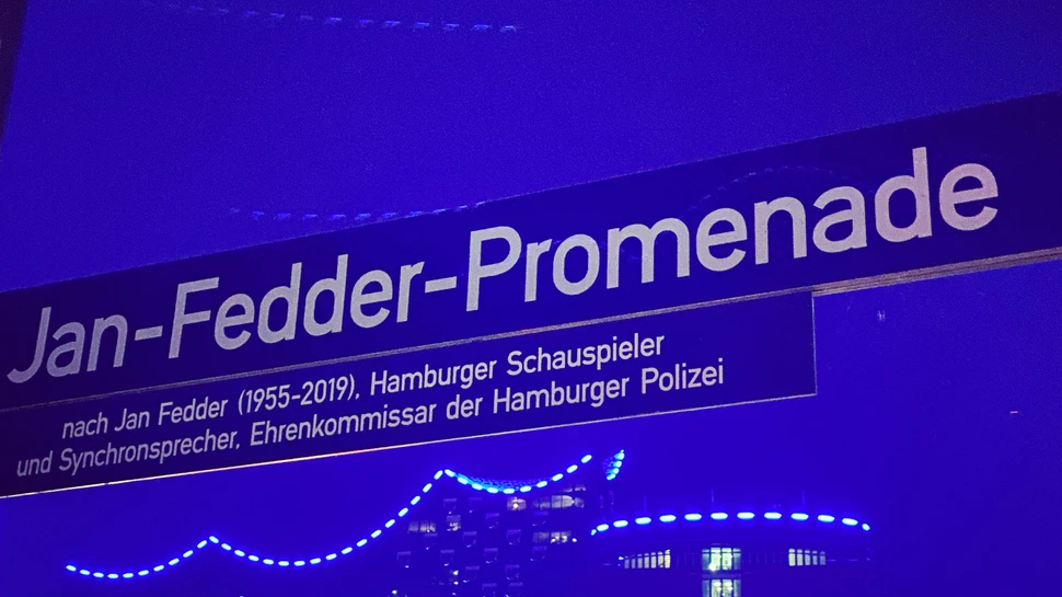 Straßenschild der Jan Fedder Promenade beim Blueport