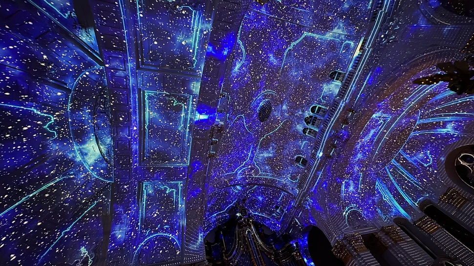 Decke im Hamburger Michel wird illuminiert