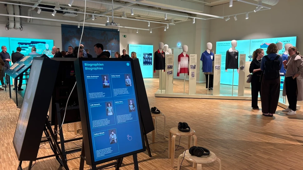 Einblick in die Ausstellung "SPORT. MASSE. MACHT."