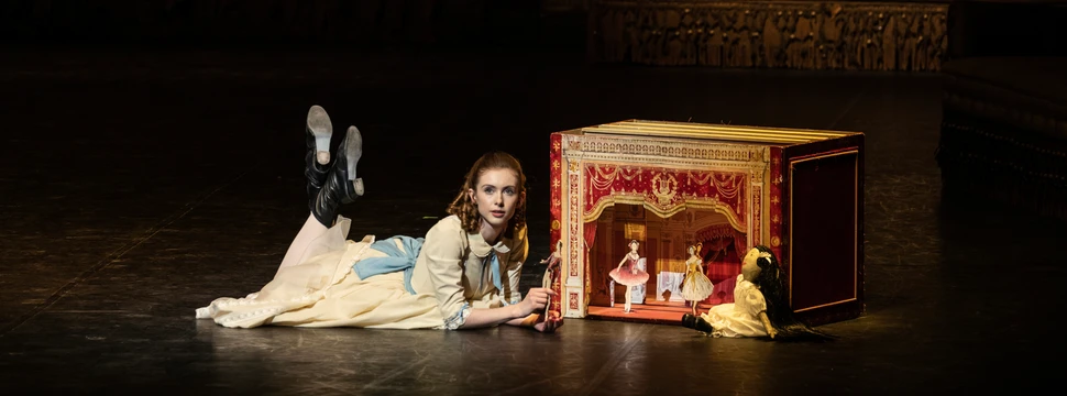 Szene aus John Neumeiers "Der Nussknacker" in der Hamburgischen Staatsoper