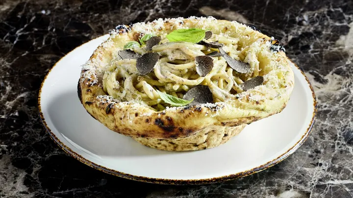 Galerie-Bild 1: Trüffelpasta in einer Pizza-Bowl
